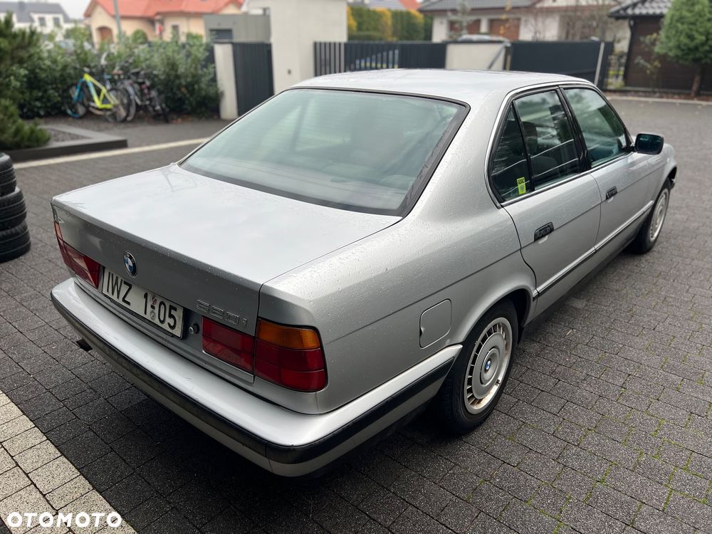 BMW Seria 5 520i - 14