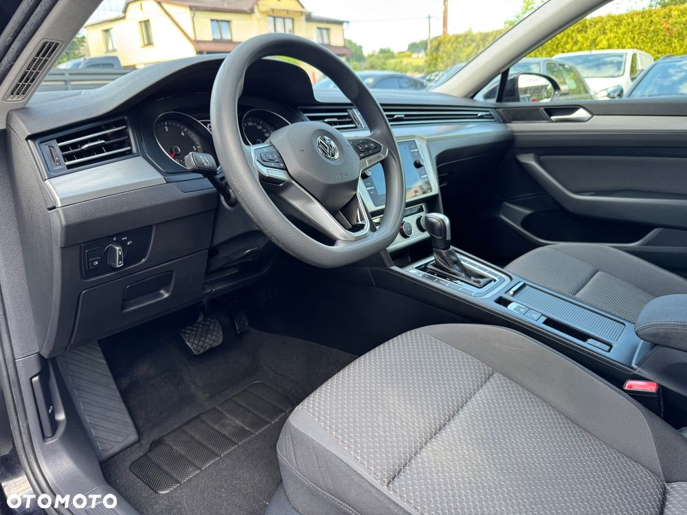 Volkswagen Passat 1.6 TDI SCR DSG Conceptline - 19