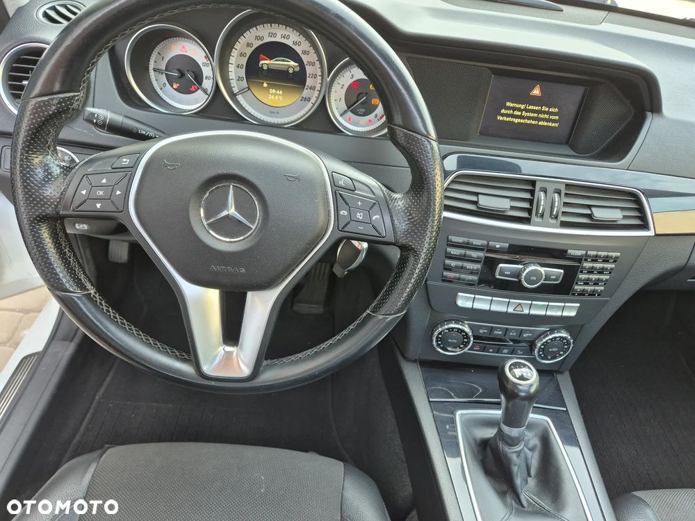 Mercedes-Benz Klasa C 180 CGI BlueEff - 16