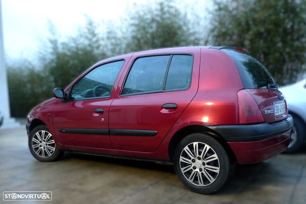 Renault Clio 1.2 RT - 10