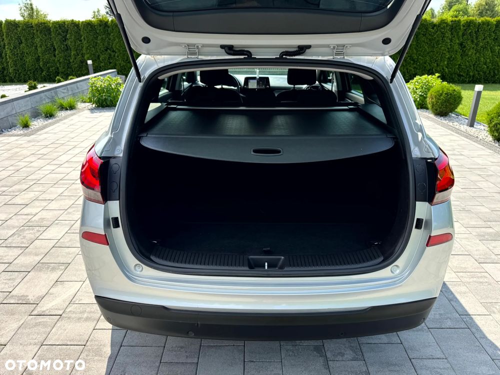 Hyundai i30 Kombi 1.6 CRDI DCT YES - 16