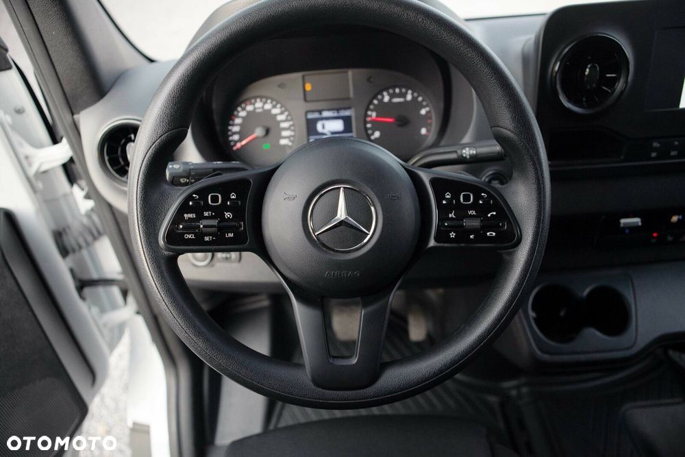 Mercedes-Benz Sprinter - 21