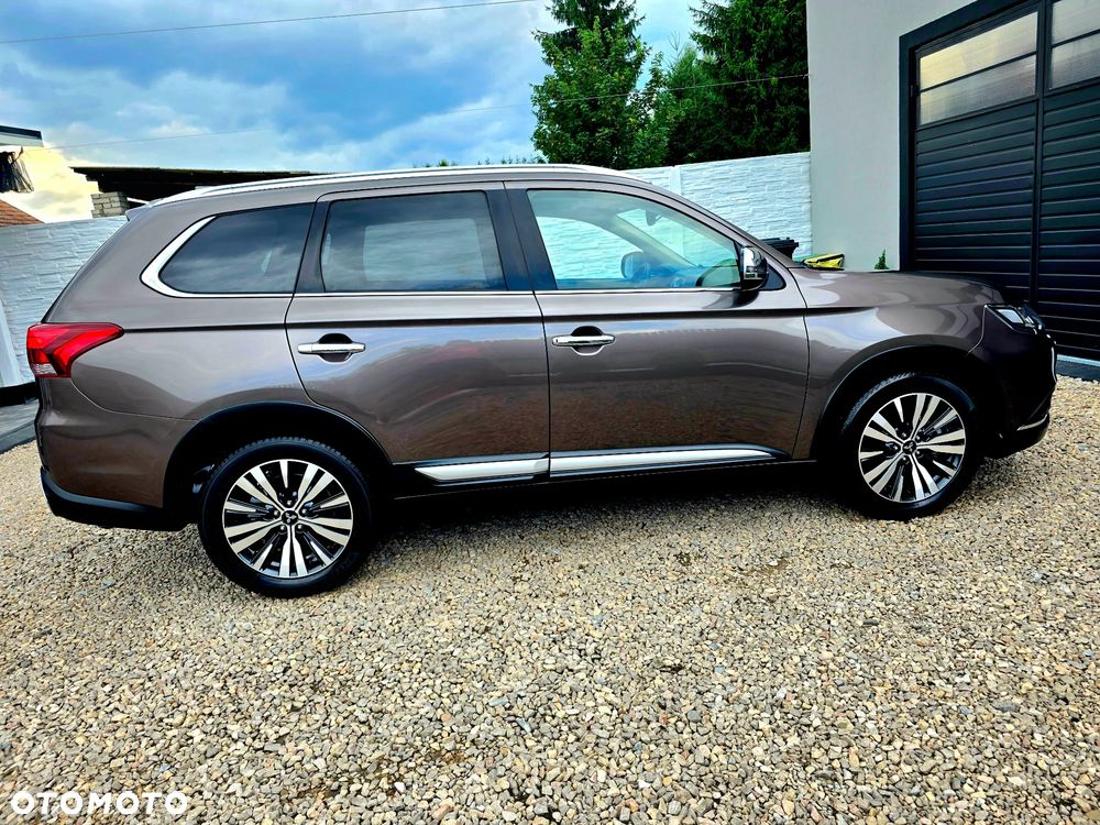 Mitsubishi Outlander 2.0 Instyle + 4WD CVT - 33