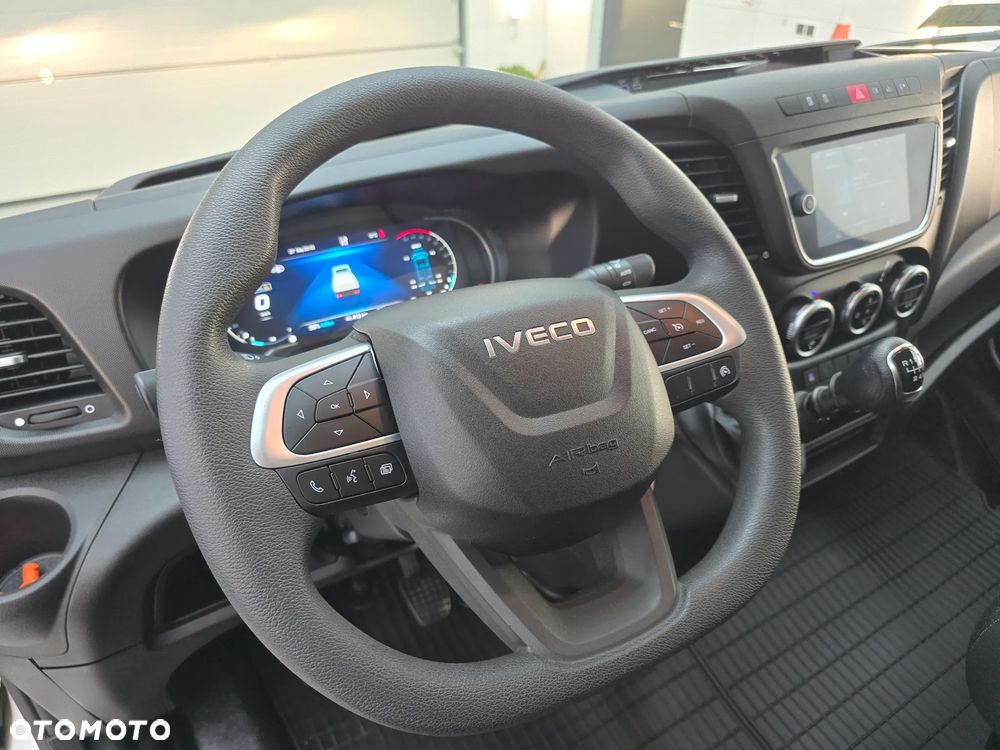 Iveco DAILY 35C16 / 50C16 KONTENER 8PALET WINDA DHOLLANDIA 750Kg 41Tyś km SERWIS ASO IVECO DO OSTATNIEGO Km STAN NOWY NOWY NOWY NA GWARANCJI BOGATA OPCJA WYPOSAŻENIA ASYSTENTY KIEROWCY TEMPOMAT KLIMA KAMERA COFANIA FOTEL KIEROWCY PNEŁMATYCZNY - 31