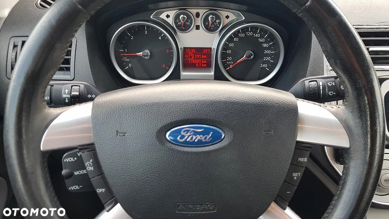 Ford Kuga 2.0 TDCi 4x4 Titanium - 36