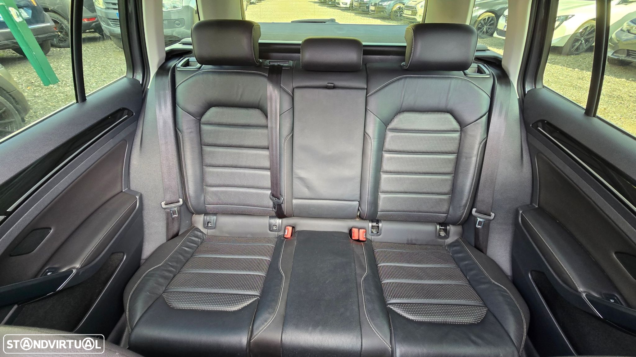 VW Golf Variant 1.6 TDi Highline DSG - 47