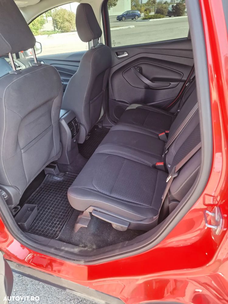 Ford Kuga 2.0 TDCi 2x4 Aut. Titanium - 4