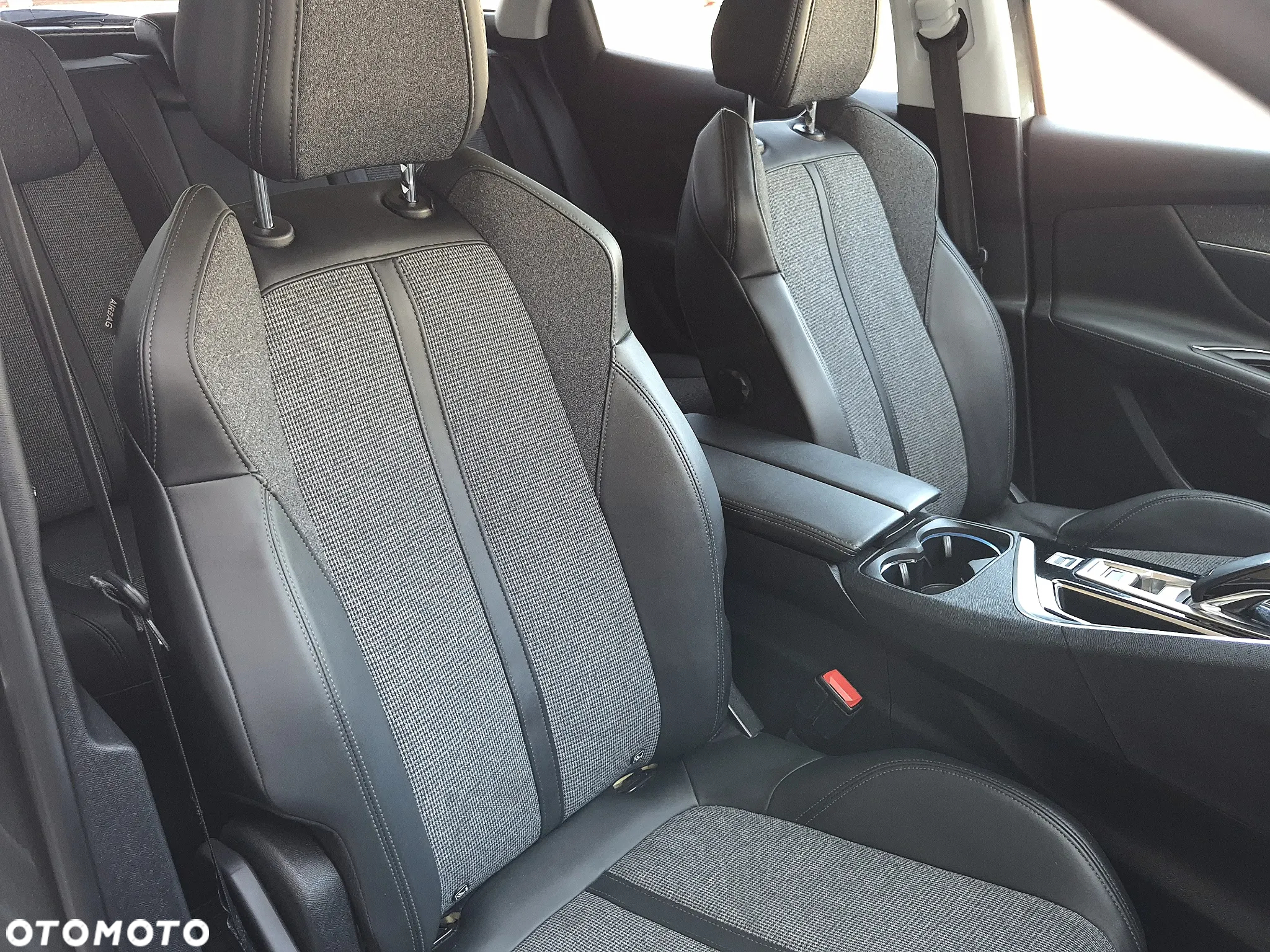 Peugeot 3008 1.6 PureTech GPF Allure S&S EAT8 - 30