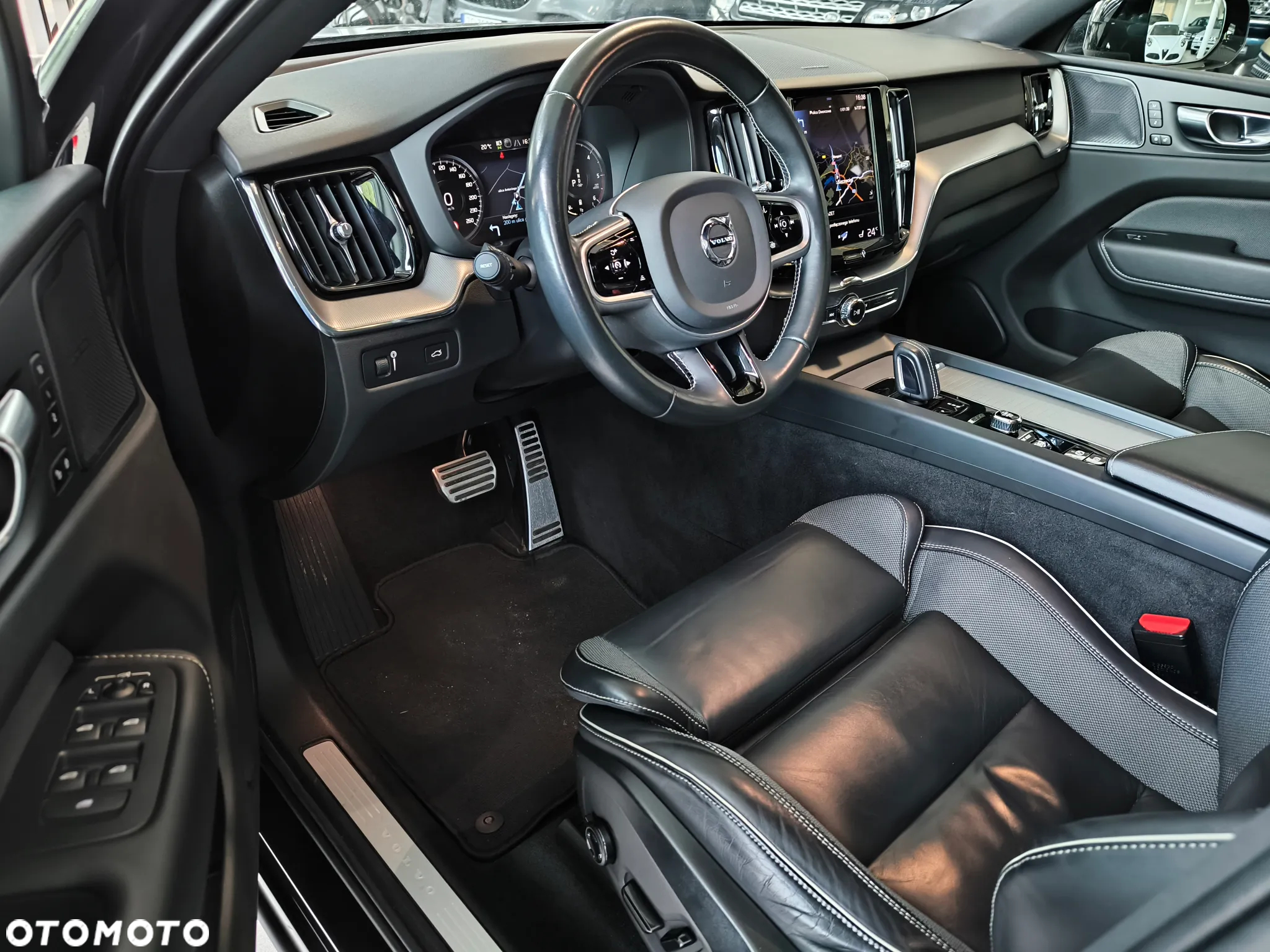 Volvo XC 60 D5 AWD R-Design - 10