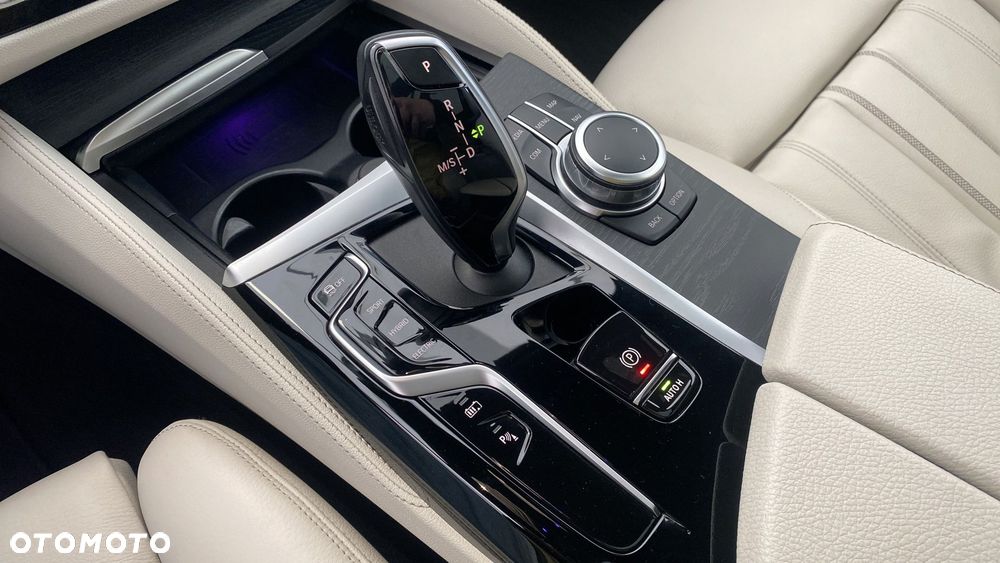 BMW Seria 5 530e xDrive - 19