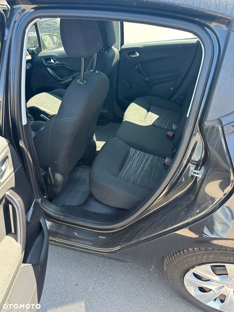 Peugeot 208 - 5