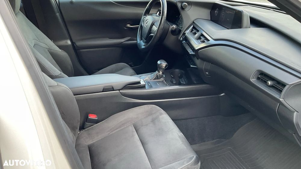 Lexus UX 250h FWD Business - 13