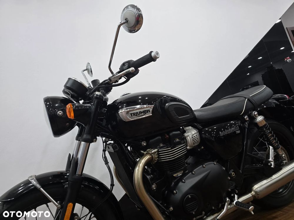 Triumph Bonneville - 34