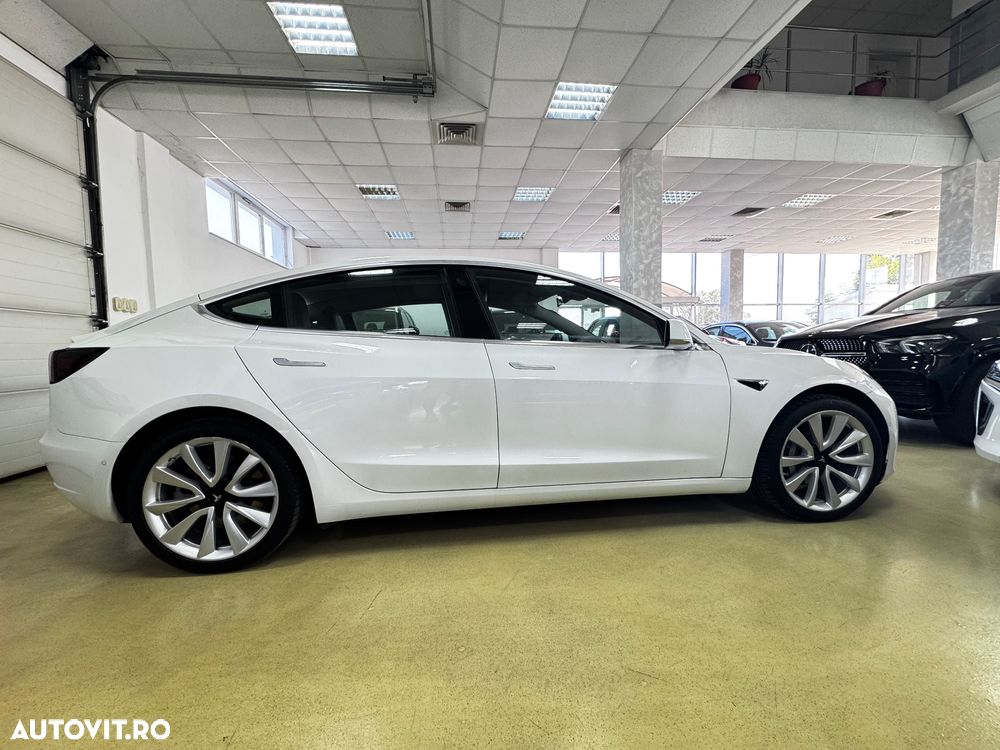Tesla Model 3 - 8
