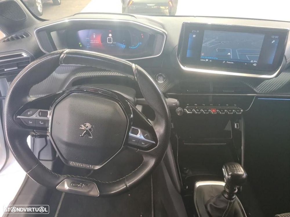 Peugeot 208 - 4