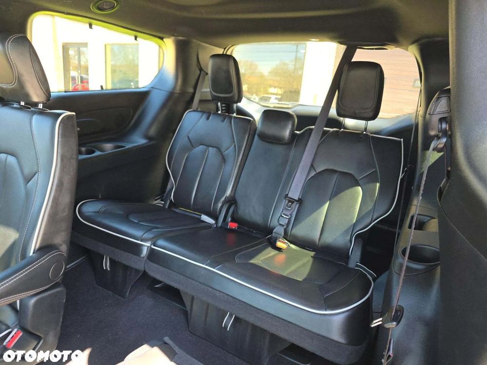Chrysler Pacifica - 13