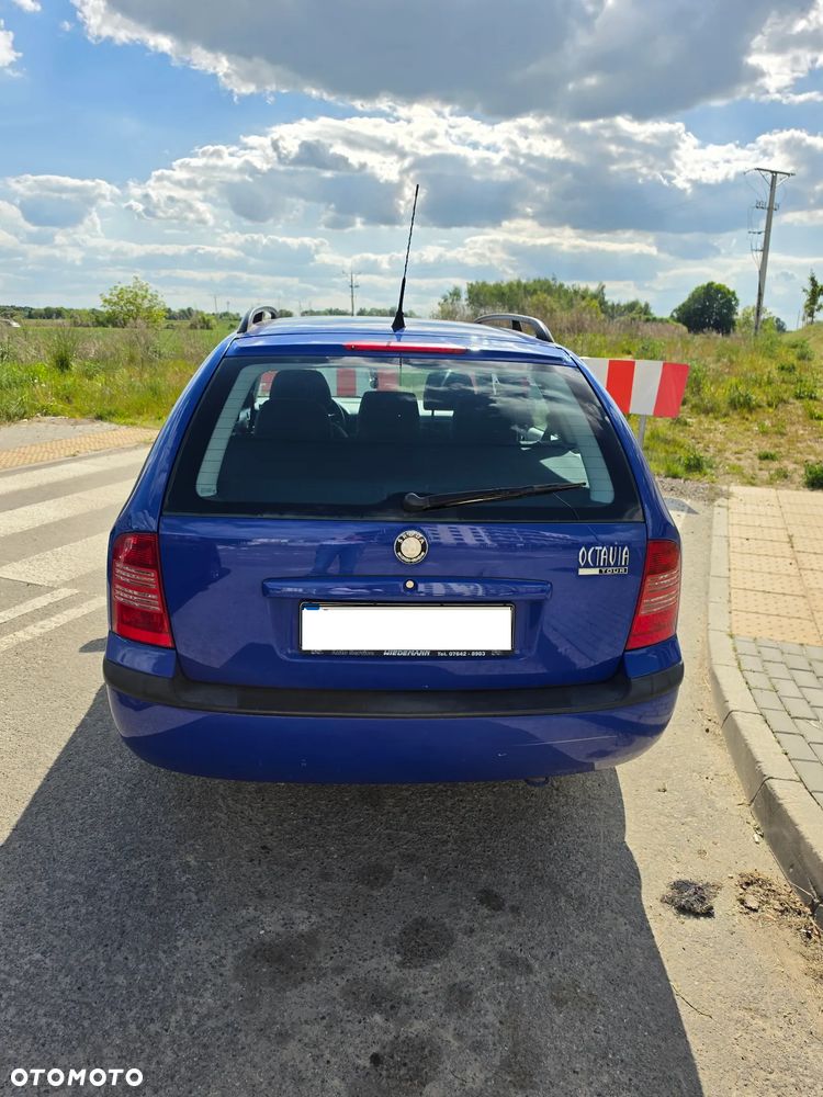 Skoda Octavia 1.6 Tour Classic - 2