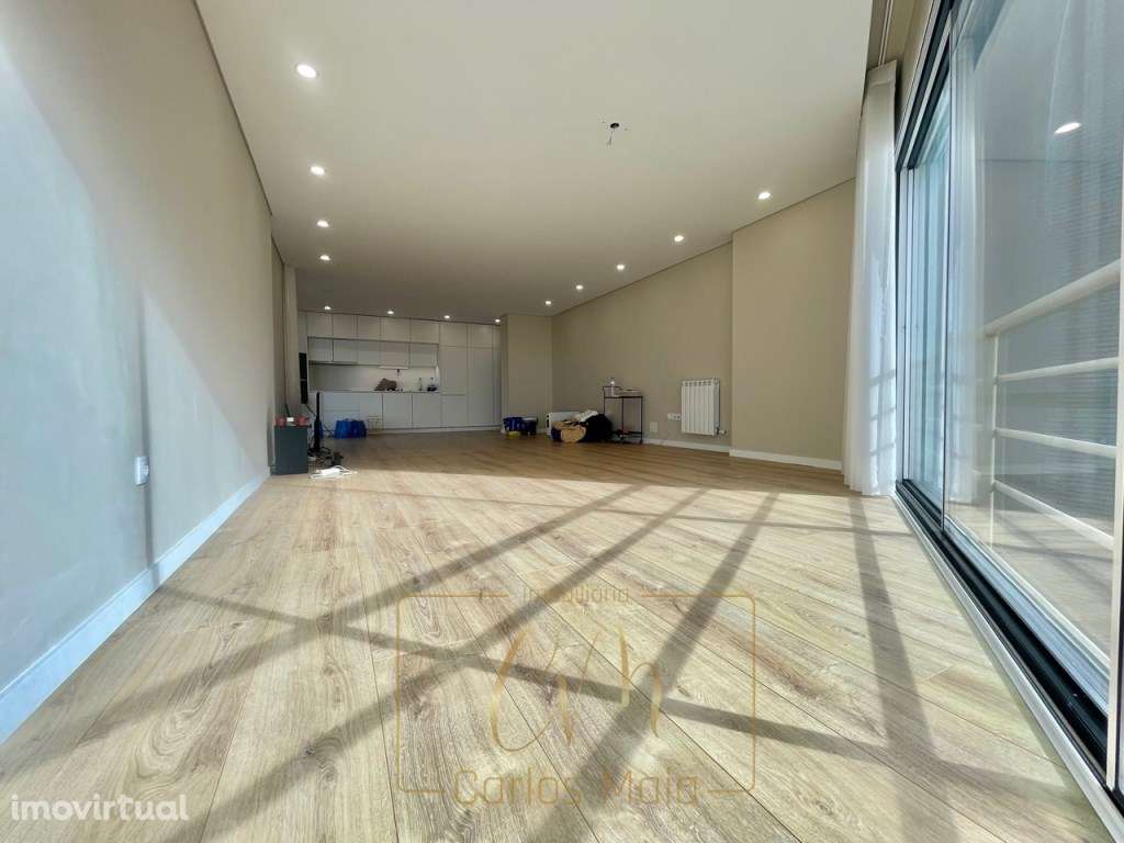 Apartamento T3 com vistas mar, lugar de garagem e arrumos - Grande imagem: 3/18