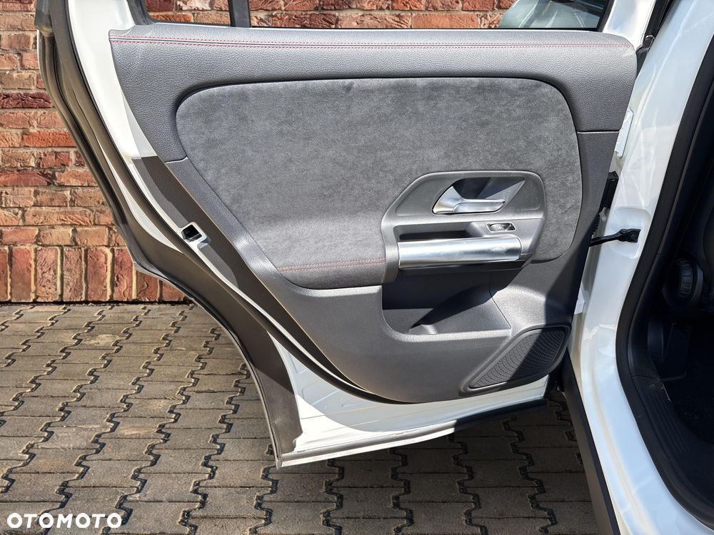 Mercedes-Benz GLA 220 mHEV 4-Matic AMG Line 8G-DCT - 7