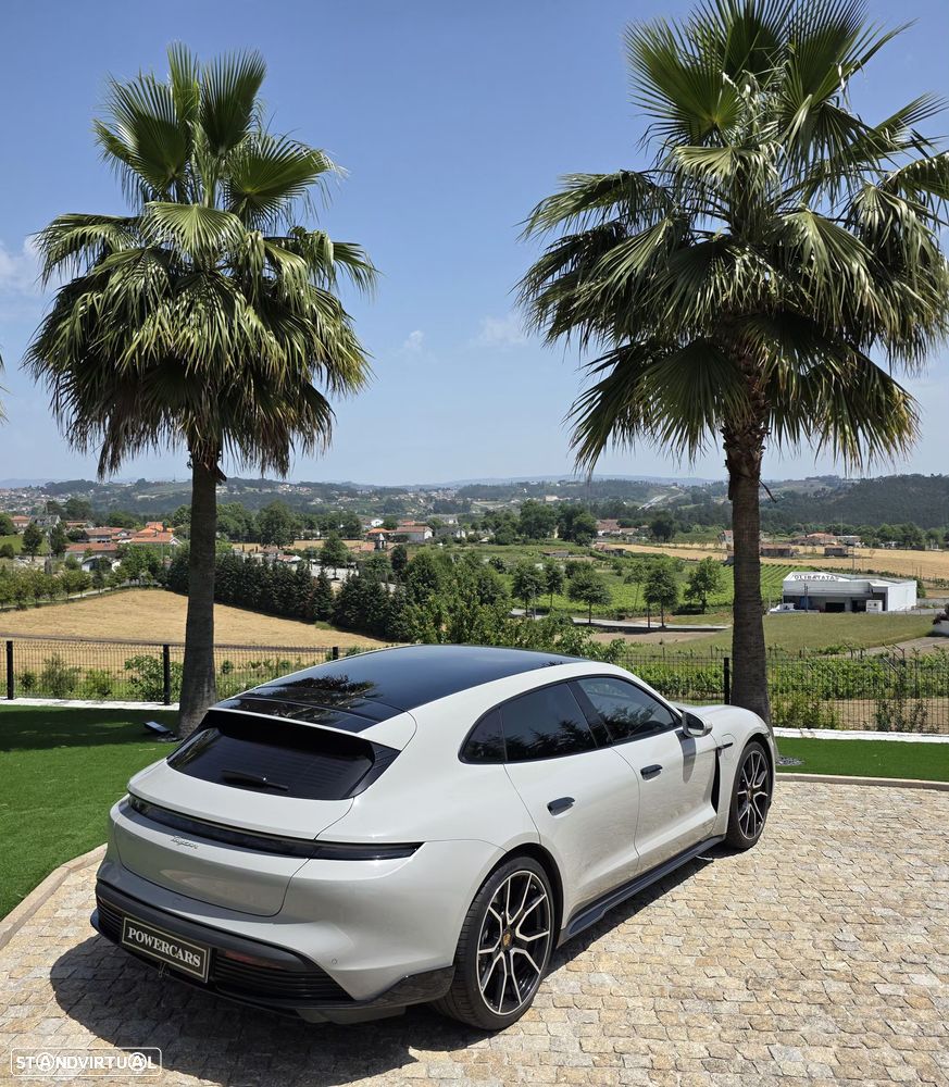 Porsche Taycan Sport Turismo - 17
