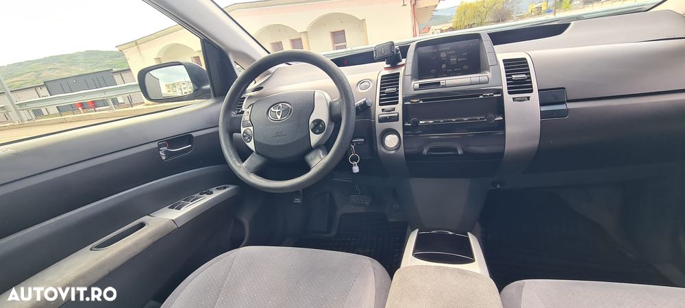 Toyota Prius (Hybrid) - 12