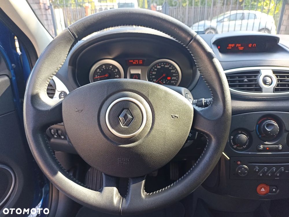 Renault Clio - 19