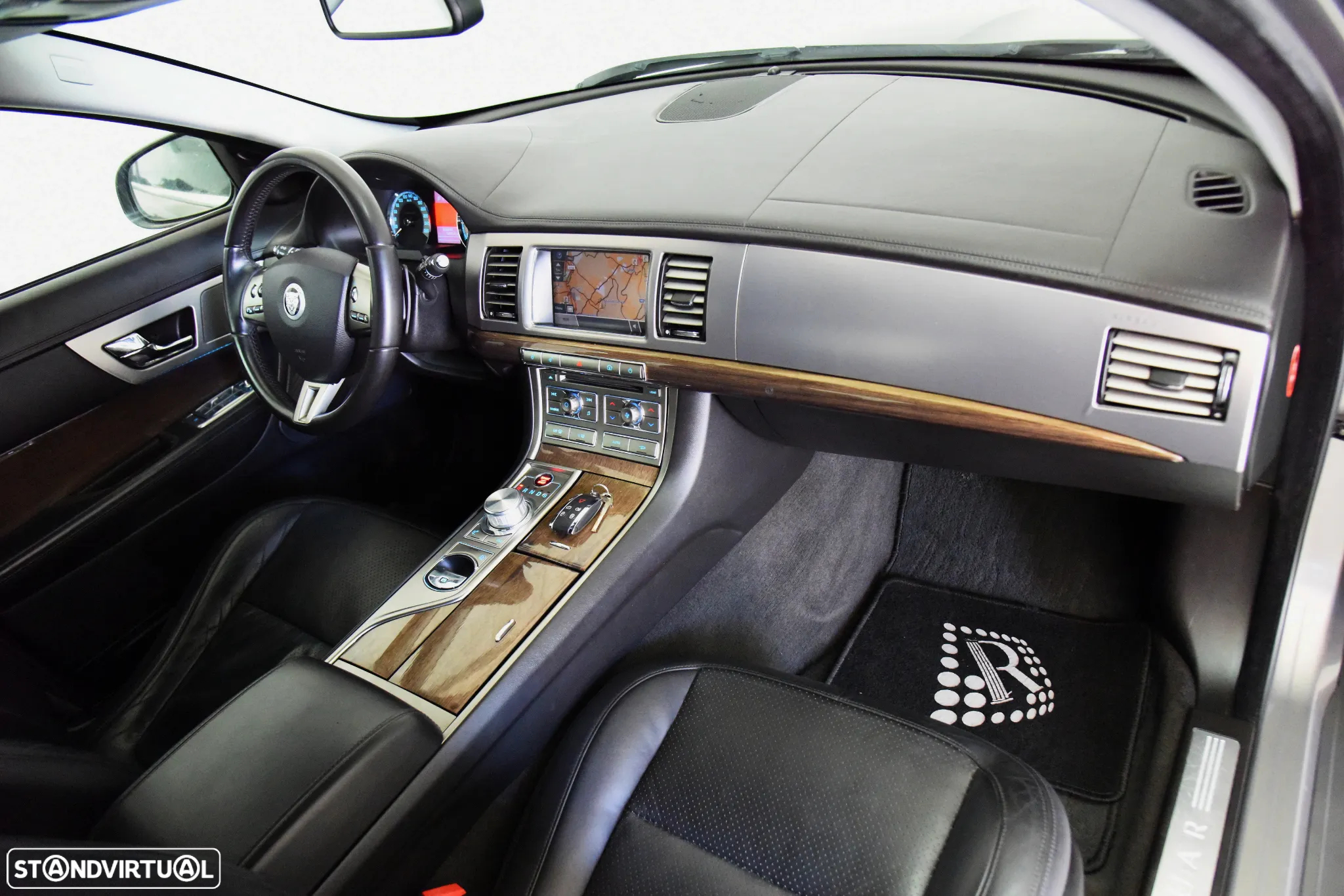 Jaguar XF 2.7 D V6 Luxury - 27