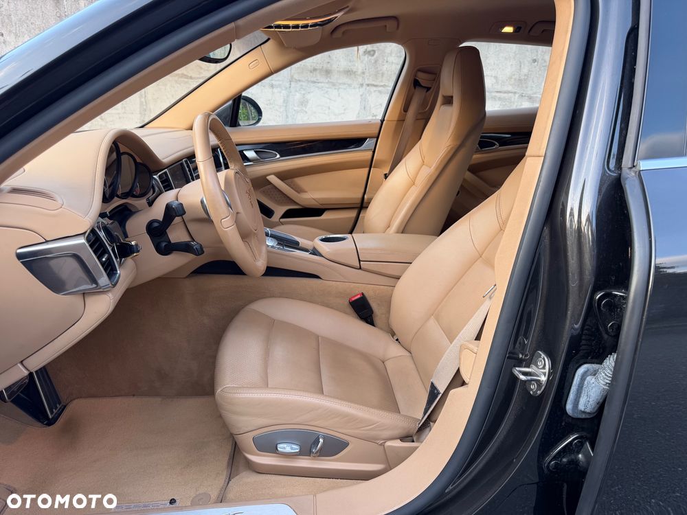 Porsche Panamera 4S - 12