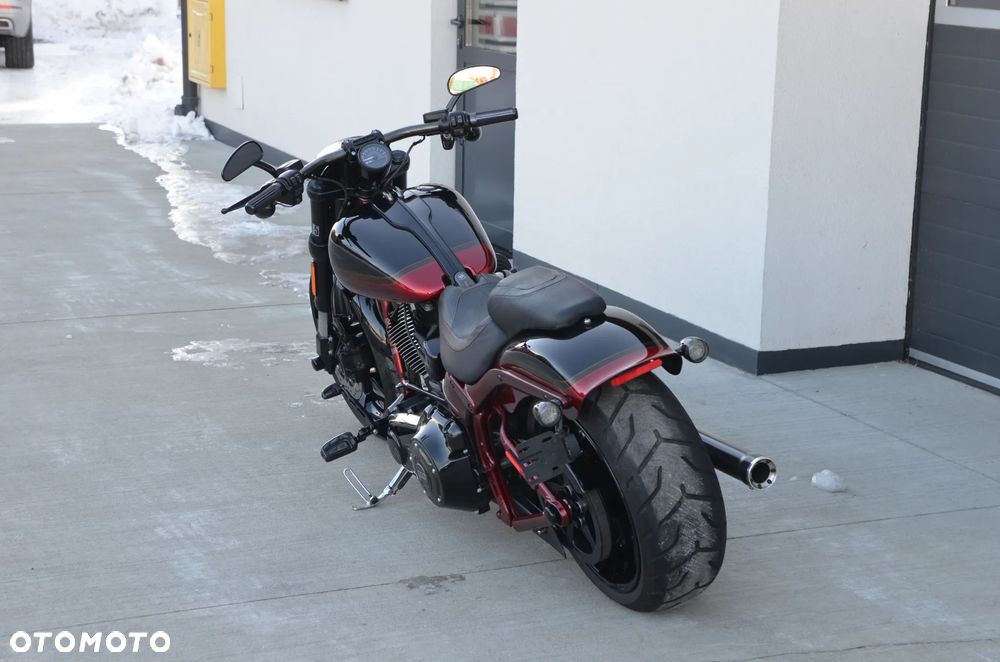 Harley-Davidson Softail Breakout - 7