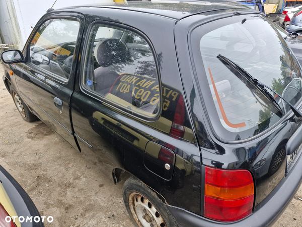 Nissan Micra K11 pojazd na czesci zderzak błotnik maska klapa szyba drzwi