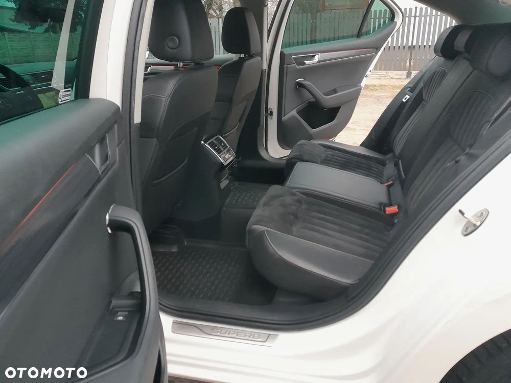 Skoda Superb ver-2-0-tdi-style - 10