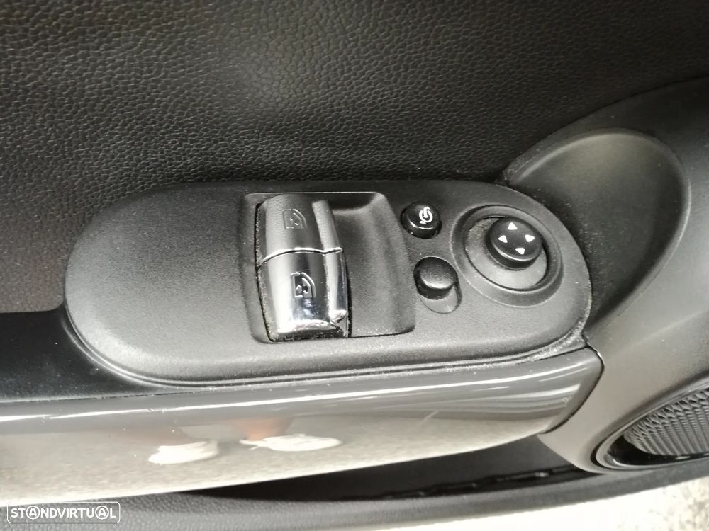 MINI 3 Portas One D - 16