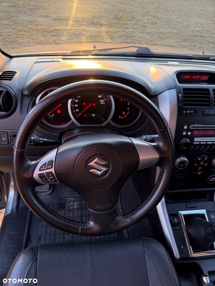 Suzuki Grand Vitara 1.6 De luxe - 11