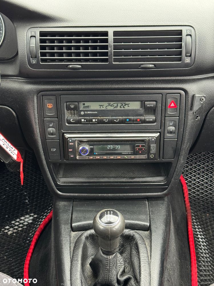 Volkswagen Passat 1.9 TDI Highline - 27