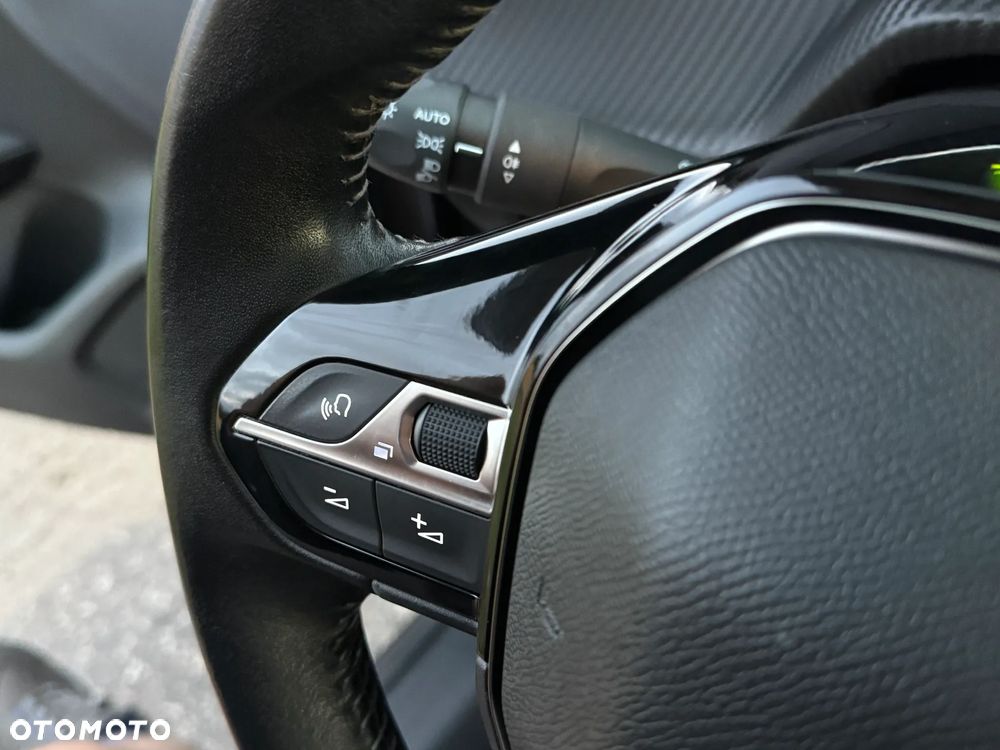 Peugeot 208 1.5 BlueHDi Allure Pack S&S - 33