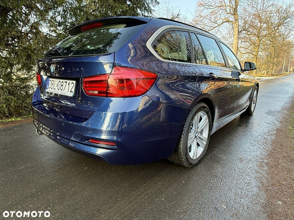 BMW Seria 3 320i Luxury Line - 28
