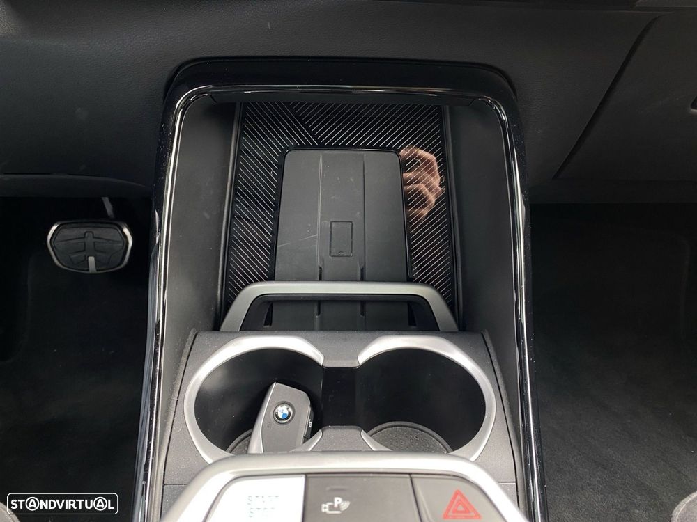 BMW iX2 eDrive20 Pack Desportivo M Pro - 15