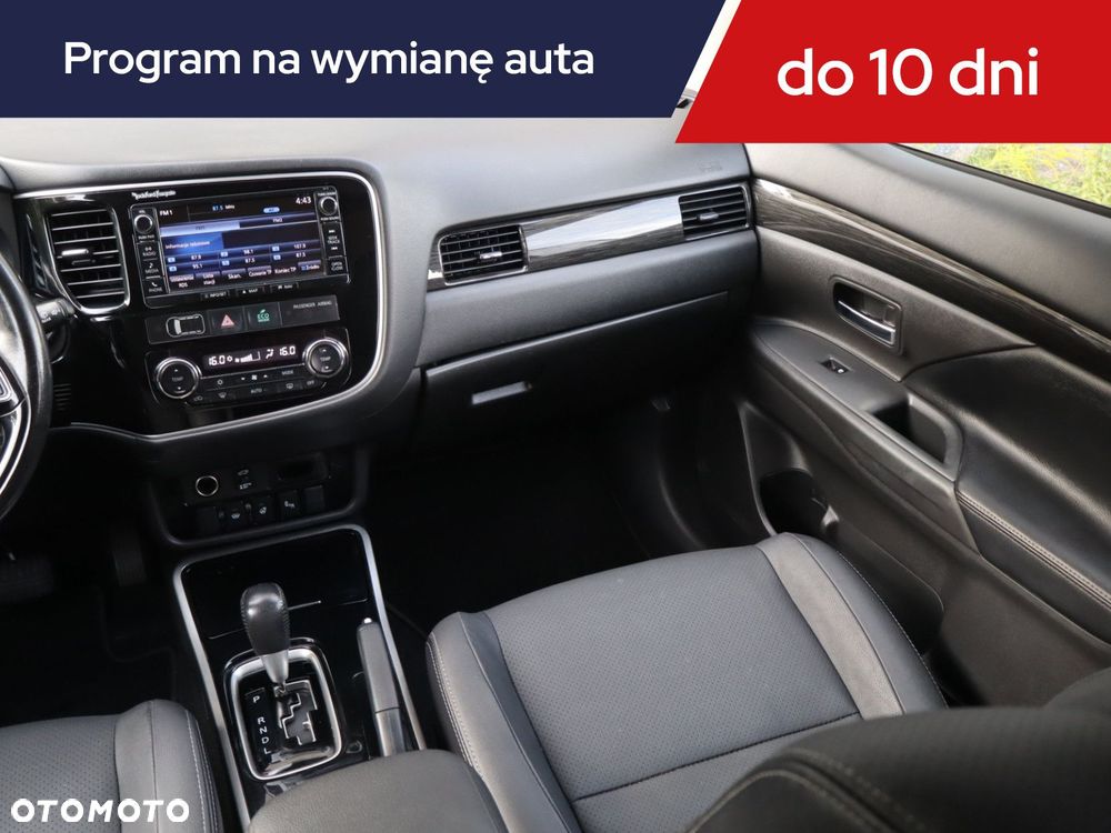 Mitsubishi Outlander - 10