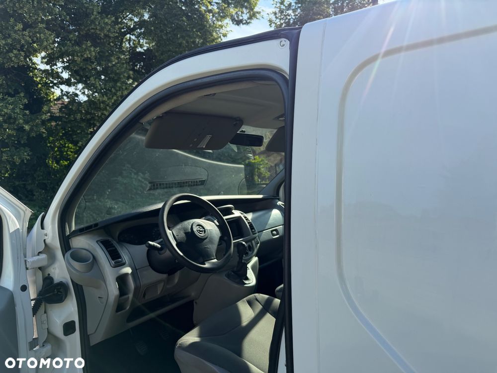 Opel Vivaro - 11