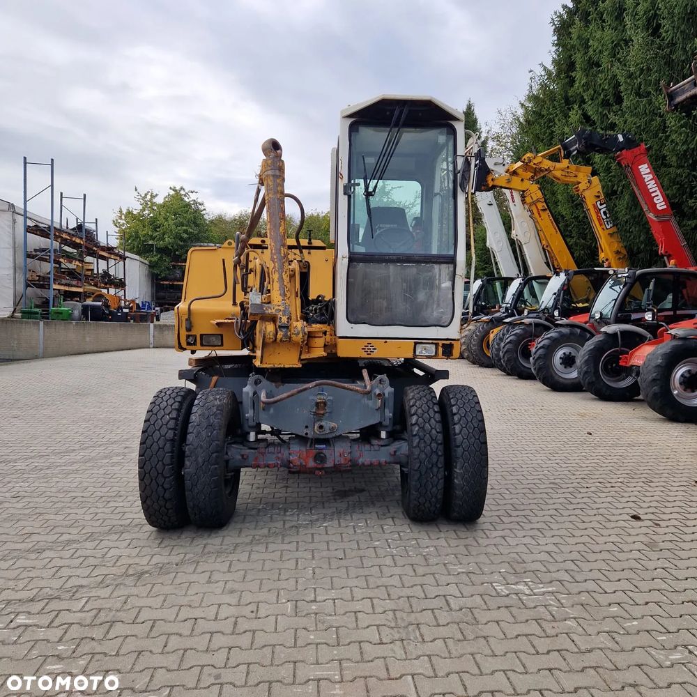 Koparka kołowa pali i jeździ - 8