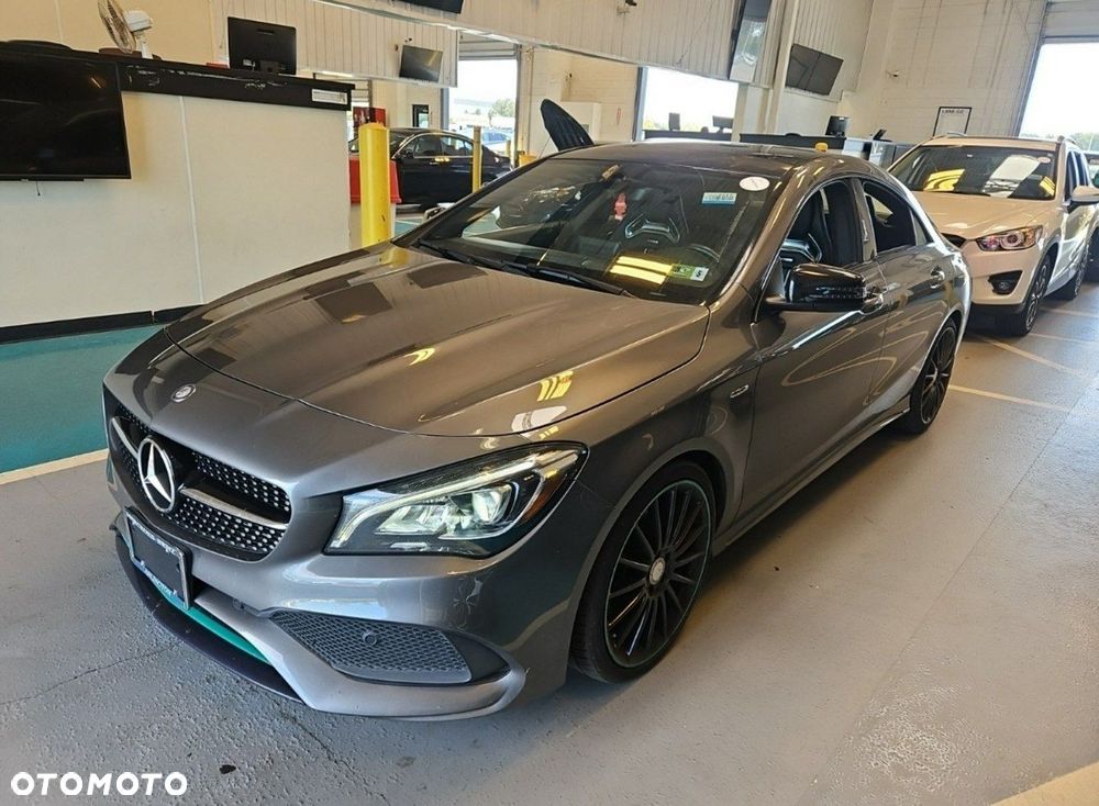Mercedes-Benz CLA 250 4Matic 7G-DCT AMG Line - 1