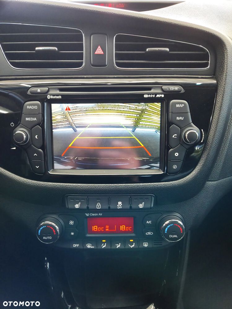 Kia Ceed 1.6 GDI Dream Team Edition - 9