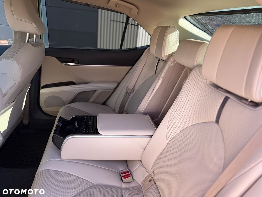 Toyota Camry 2.5 Hybrid Executive CVT - 17