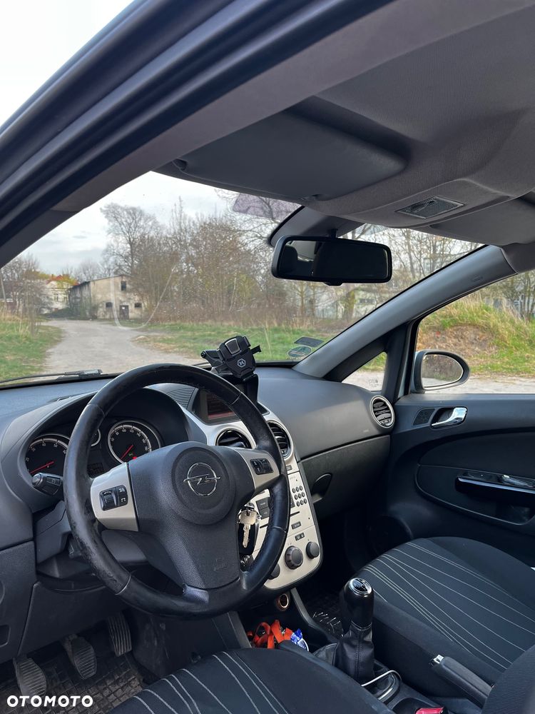 Opel Corsa 1.2 16V Cosmo - 5