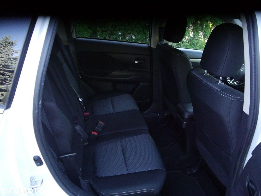 Mitsubishi Outlander - 30