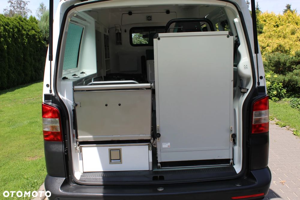 Volkswagen T5  AMBULANS KARETKA - 14