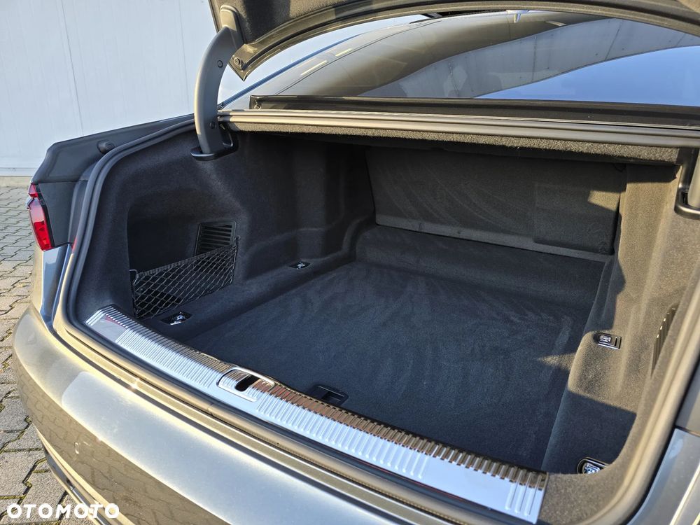 Audi A8 - 12