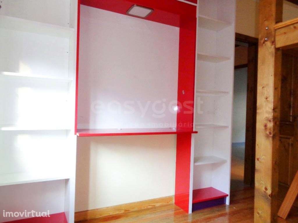 Apartamento T2 com Logradouro, Anexo e Churrasqueira - Olival Basto - Grande imagem: 5/17