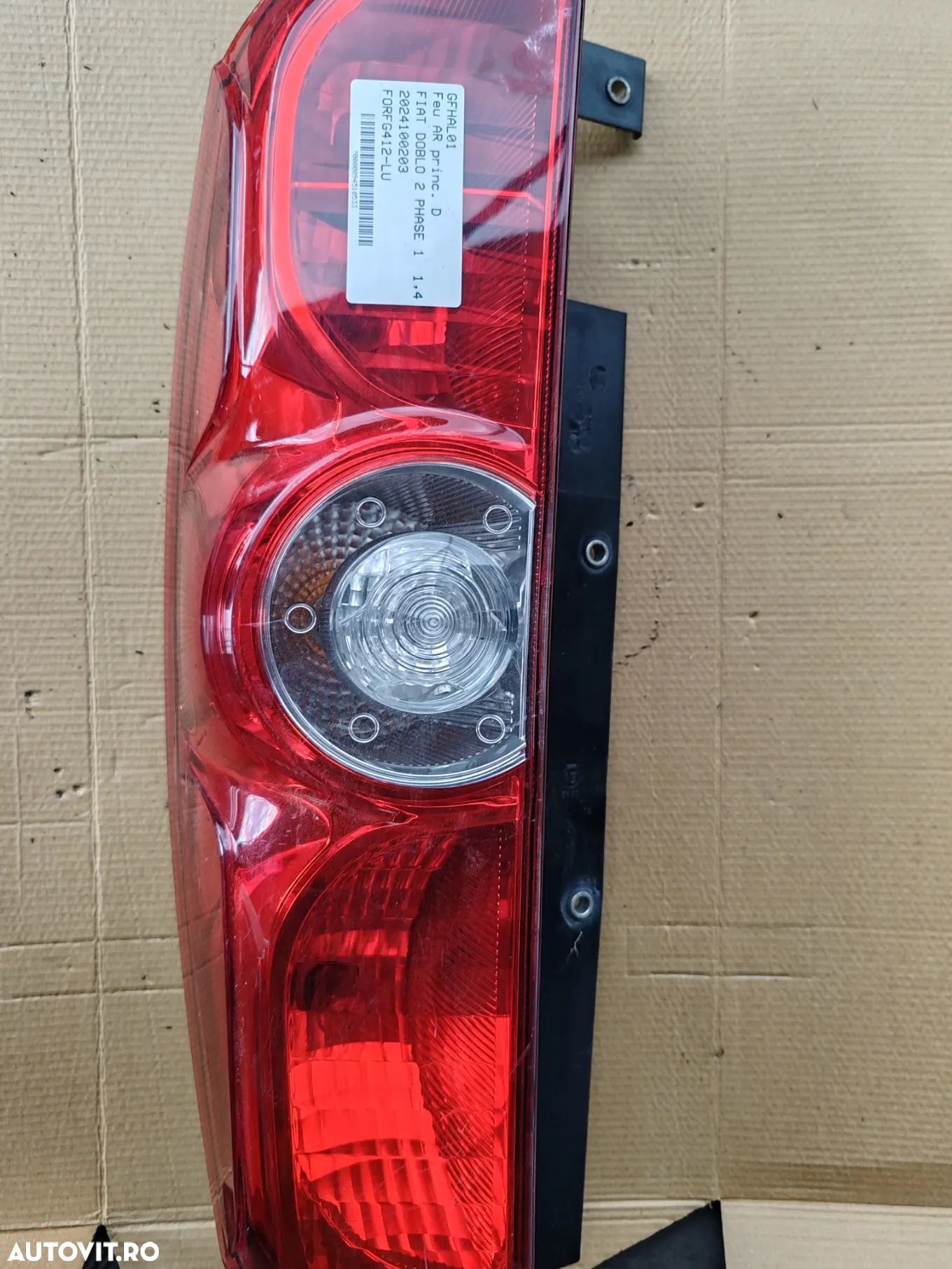 LAMPA SPATE STOP FIAT DOBLO 2010-2014 STANGA - 1