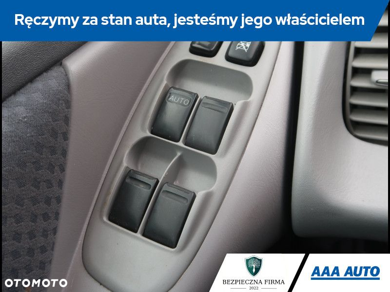 Nissan Almera Tino - 16